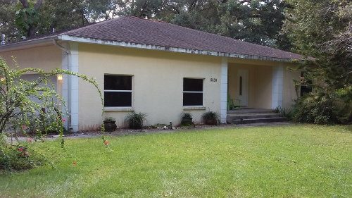 The front of the house before pressure washing.