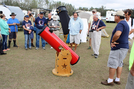 Jorge Moralles talking about his home-built telescope.